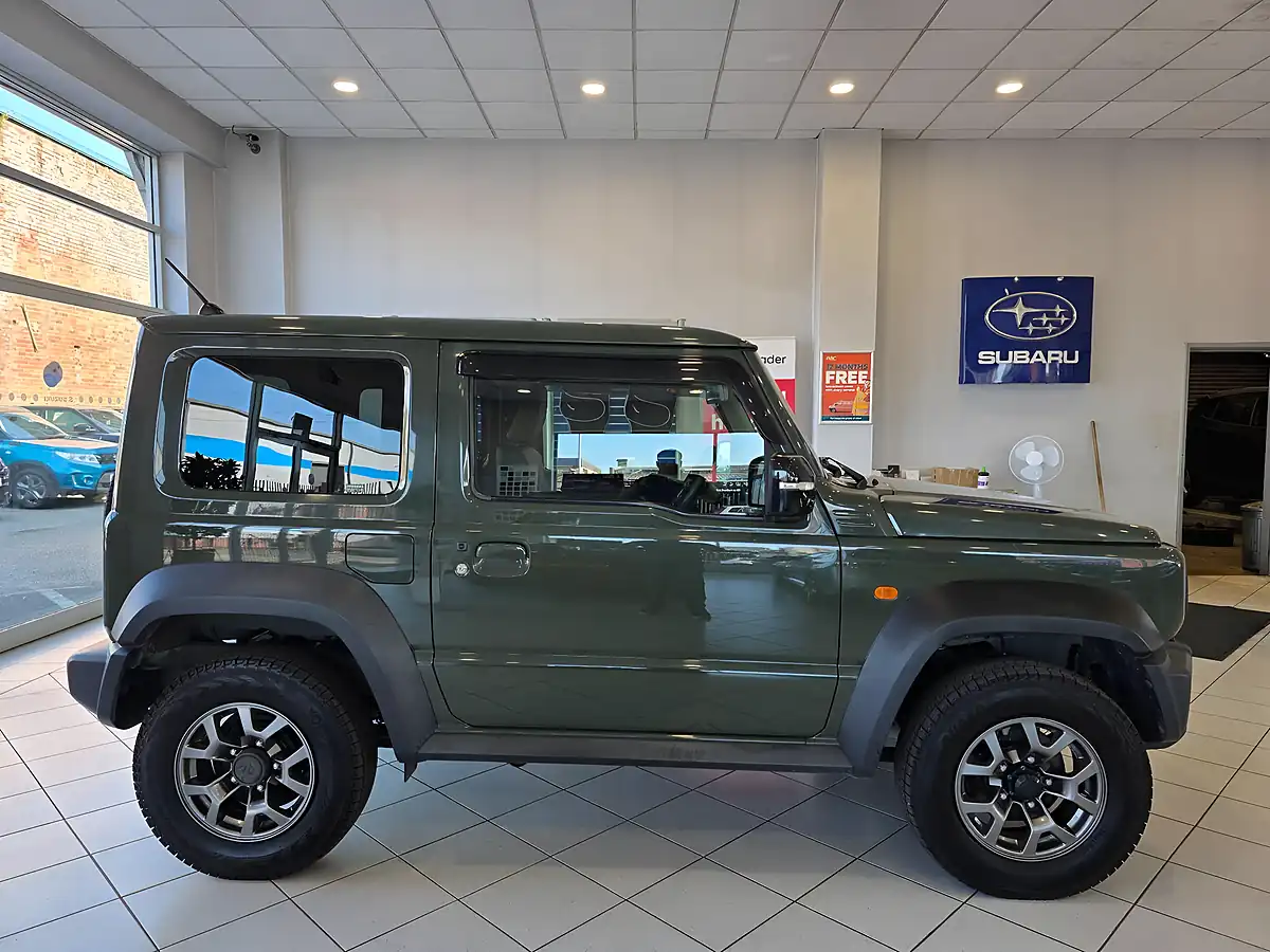Used 2019 Suzuki Jimny Sierra SZ5 Allgrip Green - Interior and Exterior details 7