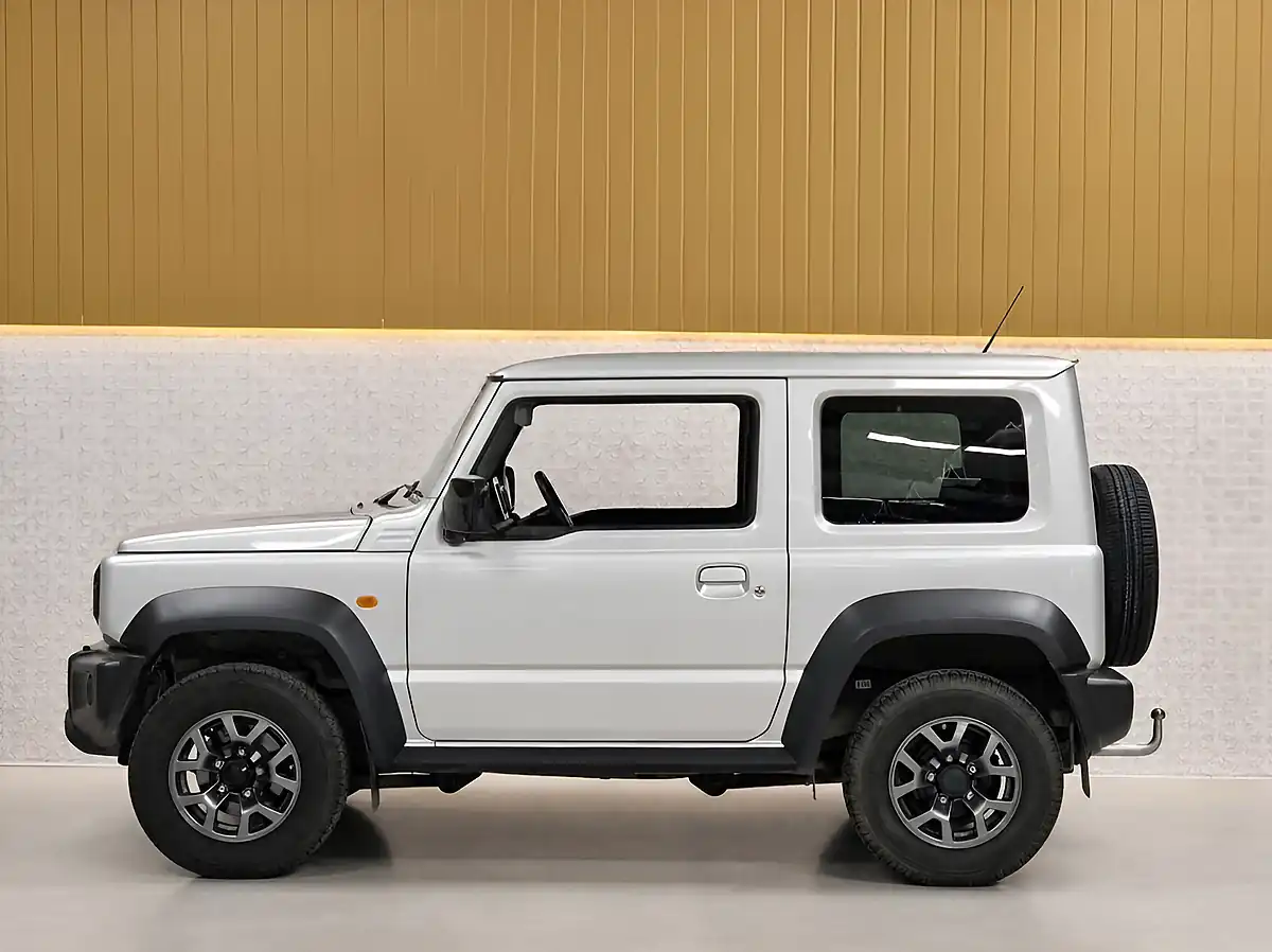 Used 2019 Suzuki Jimny SZ5 Silver - Interior and Exterior details 7