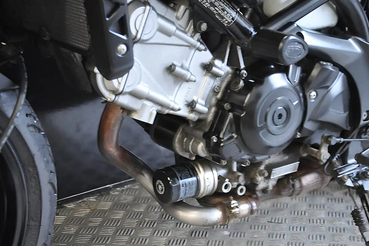 Used 2019 Suzuki SV650 White - Interior and Exterior details 11