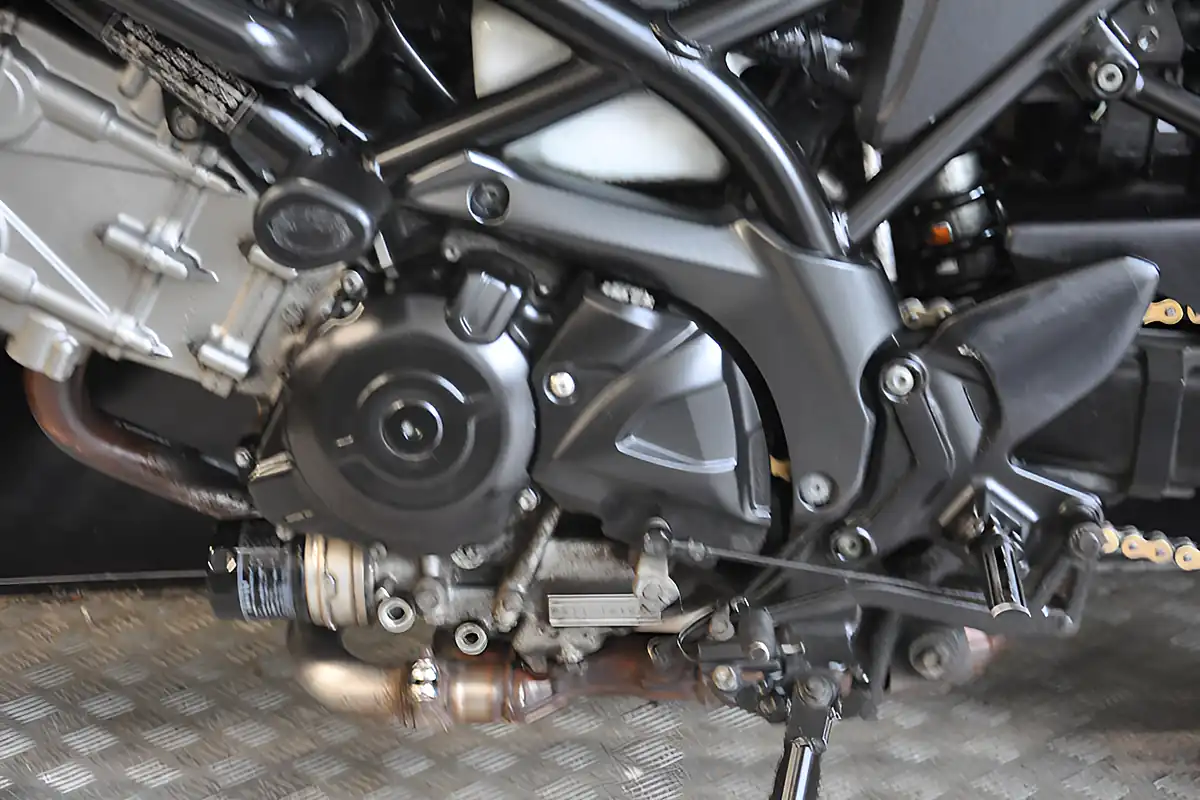 Used 2019 Suzuki SV650 White - Interior and Exterior details 9