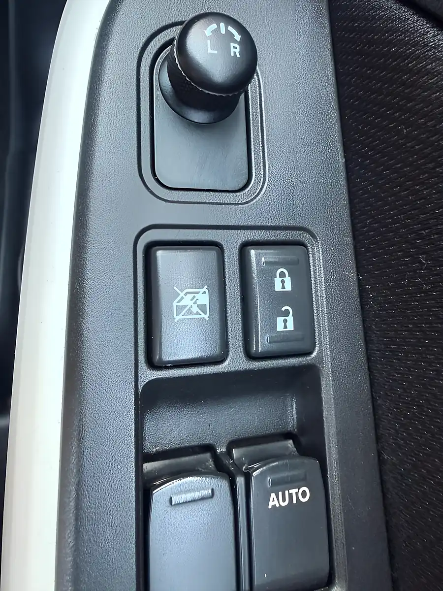 Used 2019 Suzuki Swift Attitude Black - Interior and Exterior details 17