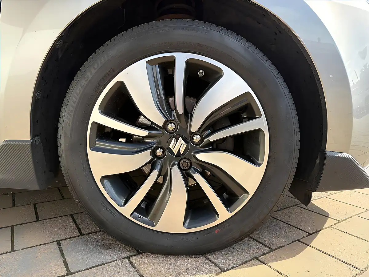 Used 2019 Suzuki Swift Attitude Silver - Interior and Exterior details 6