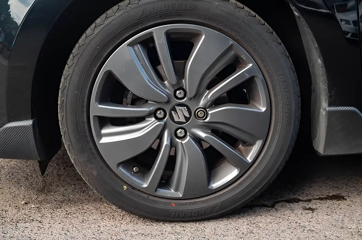 Used 2019 Suzuki Swift Attitude Super Black Pearl - Interior and Exterior details 11