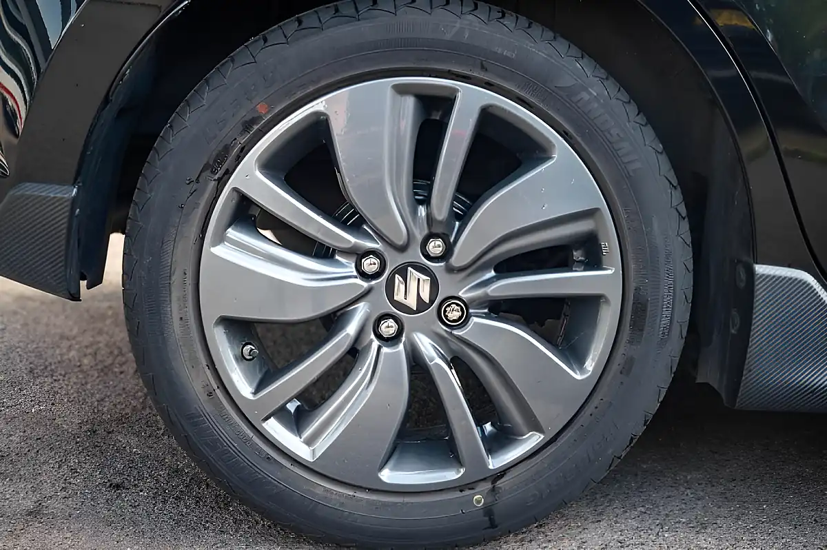 Used 2019 Suzuki Swift Attitude Super Black Pearl - Interior and Exterior details 12