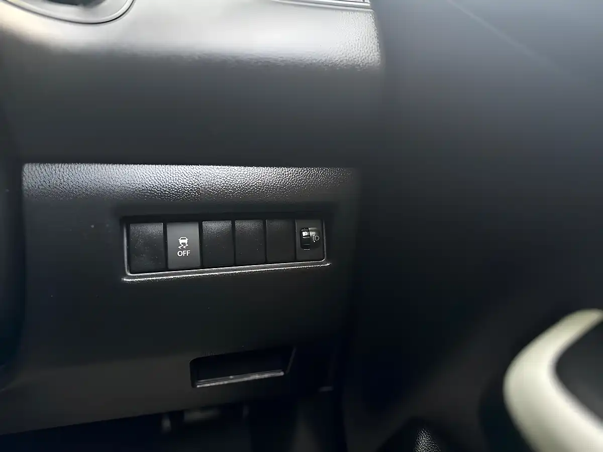 Used 2019 Suzuki Swift Sz-T Red - Interior and Exterior details 16
