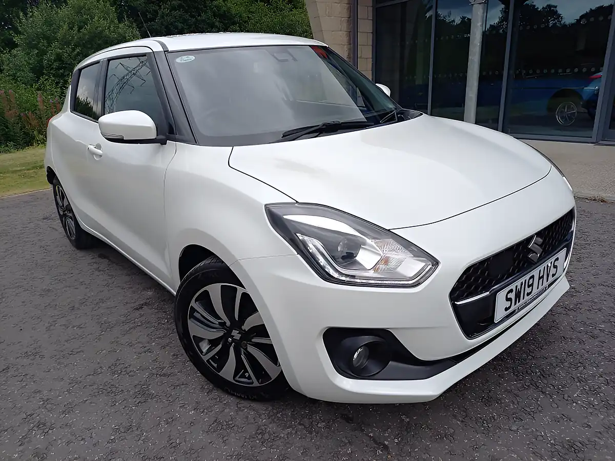 Used 2019 Suzuki Swift SZ5 White - Front View