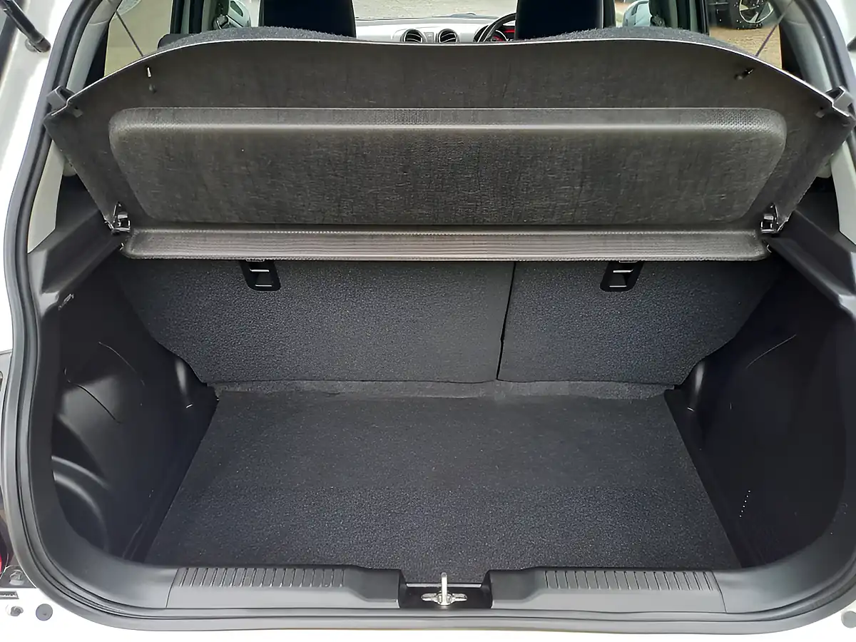 Used 2019 Suzuki Swift SZ5 White - Interior and Exterior details 7