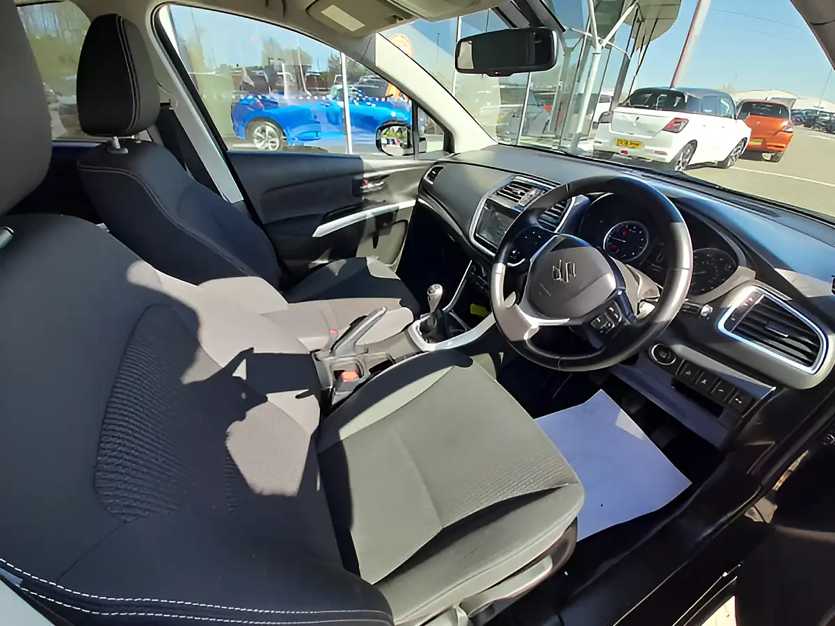 Used 2019 Suzuki SX4 S-Cross Sz-T Black - Interior and Exterior details 13