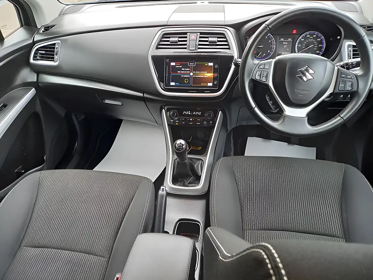 Used 2019 Suzuki SX4 S-Cross Sz-T White - Interior and Exterior details 11