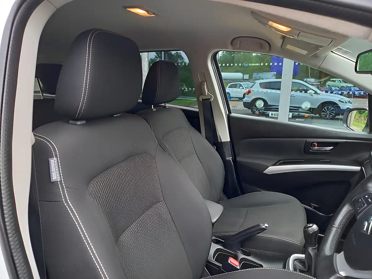 Used 2019 Suzuki SX4 S-Cross Sz-T White - Interior and Exterior details 12