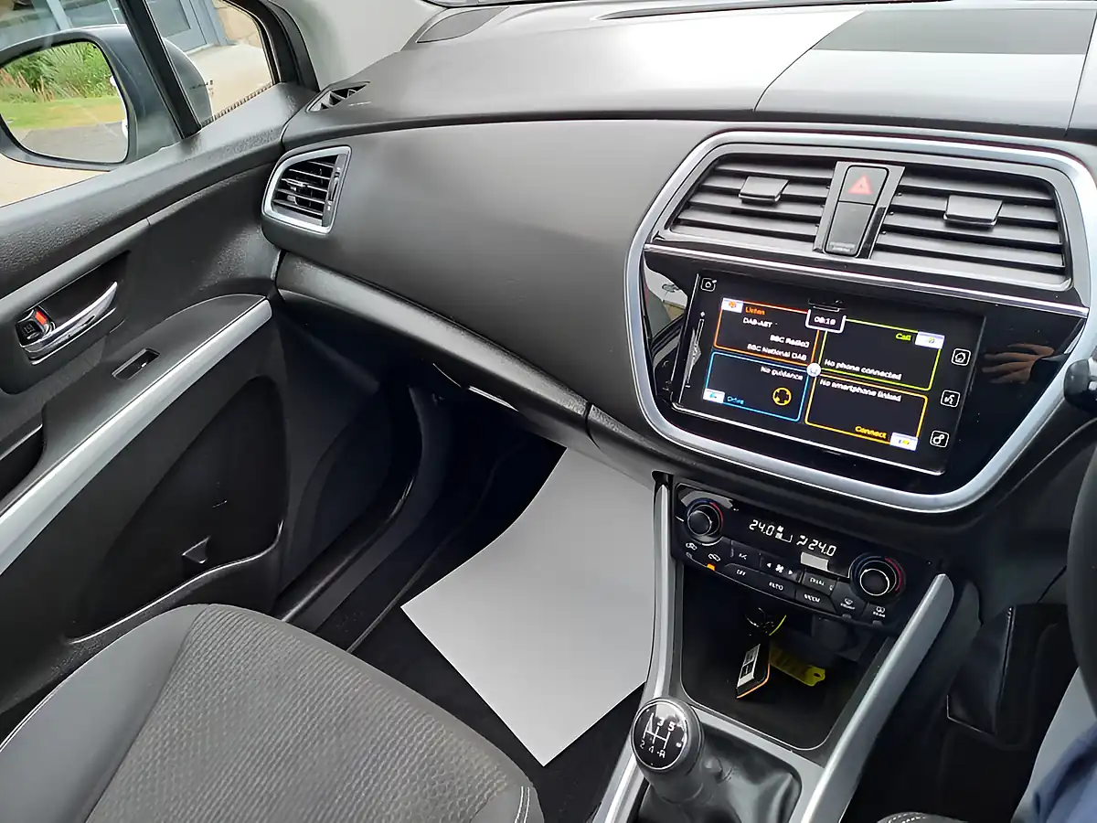 Used 2019 Suzuki SX4 S-Cross Sz-T White - Interior and Exterior details 13