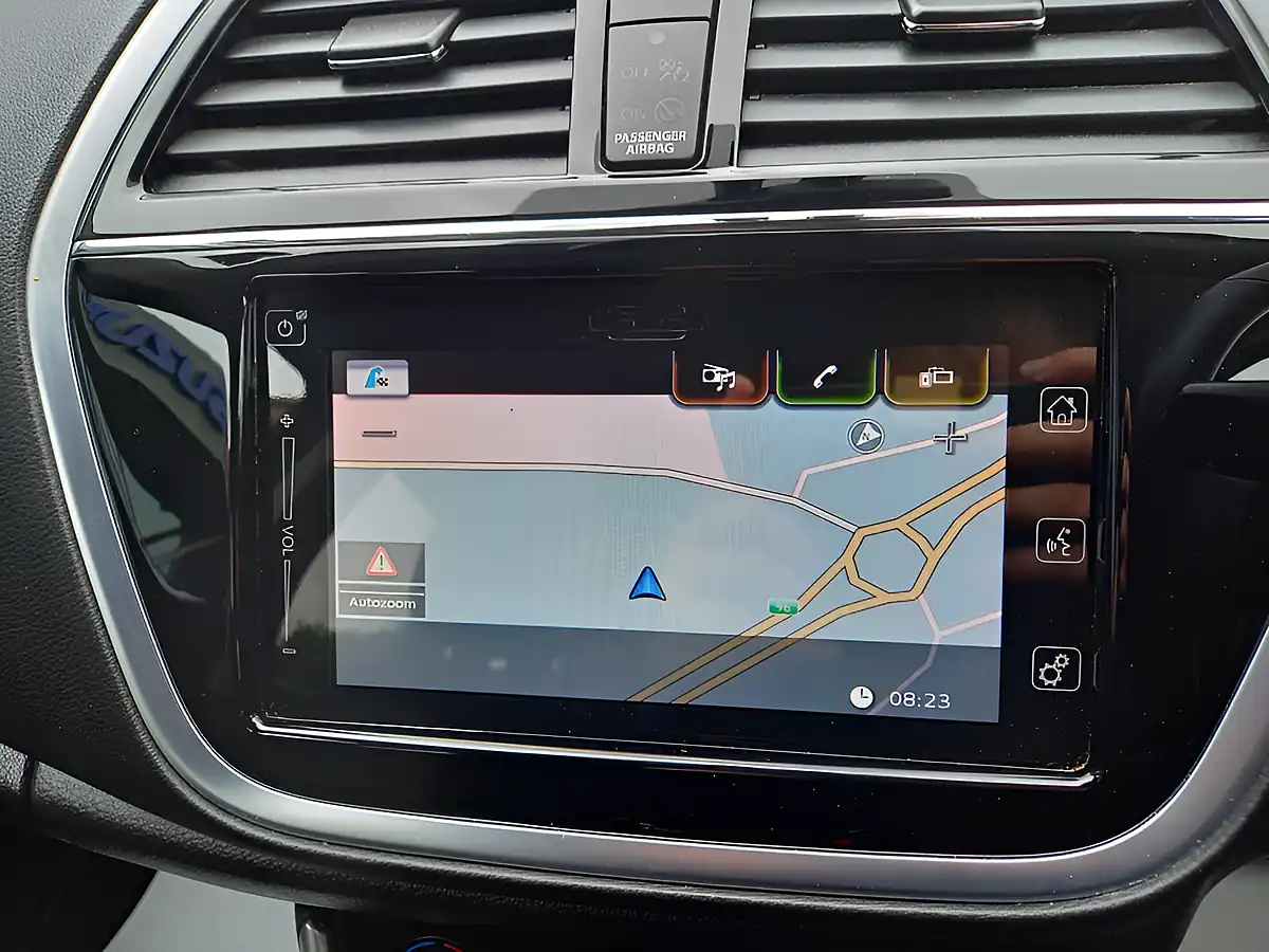 Used 2019 Suzuki SX4 S-Cross Sz-T White - Interior and Exterior details 19