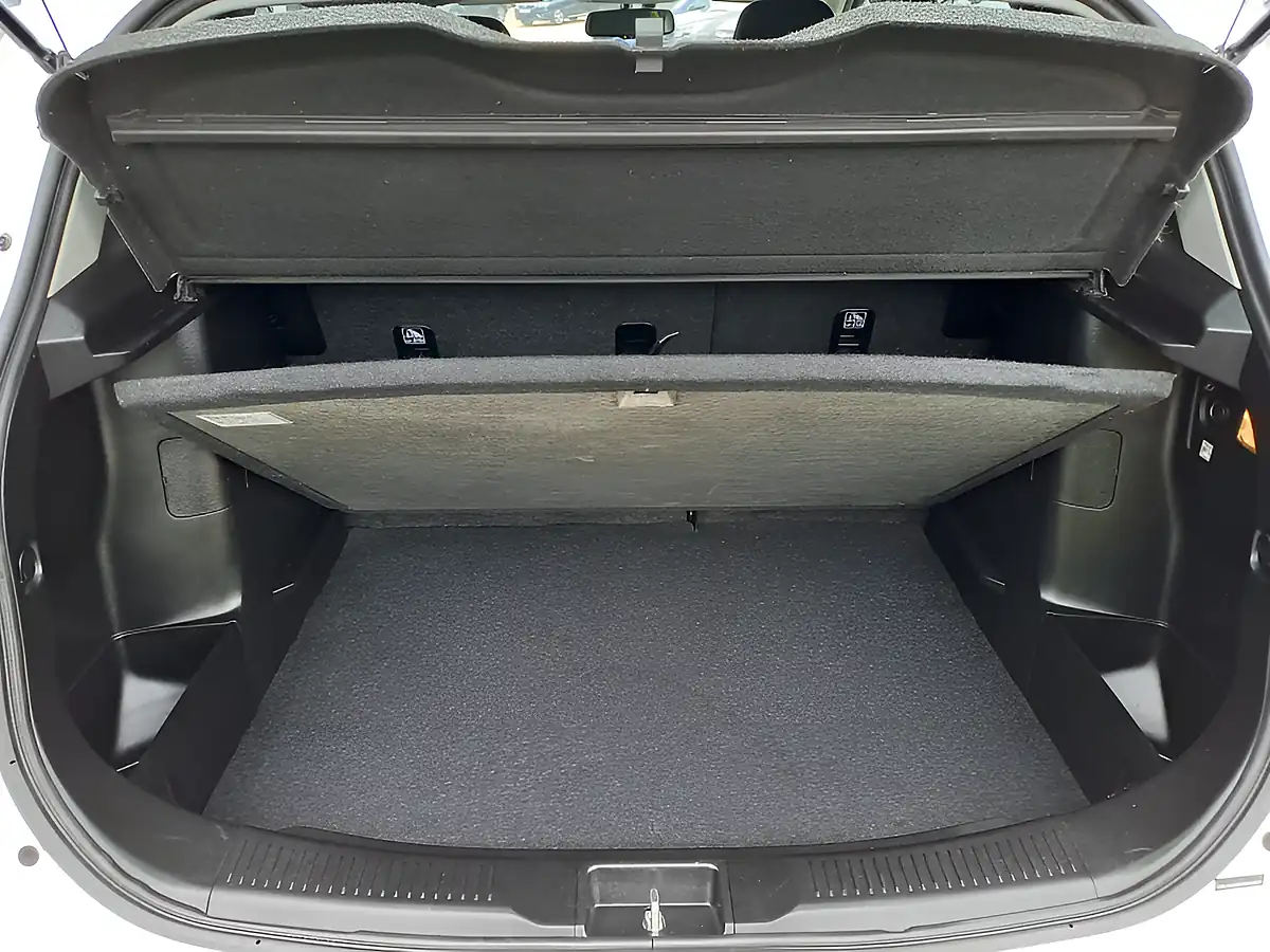 Used 2019 Suzuki SX4 S-Cross Sz-T White - Interior and Exterior details 8