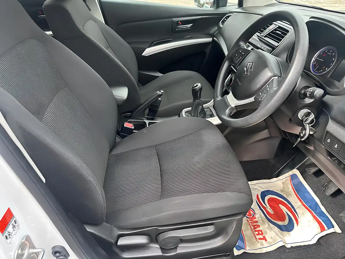 Used 2019 Suzuki SX4 S-Cross SZ4 White - Interior and Exterior details 13