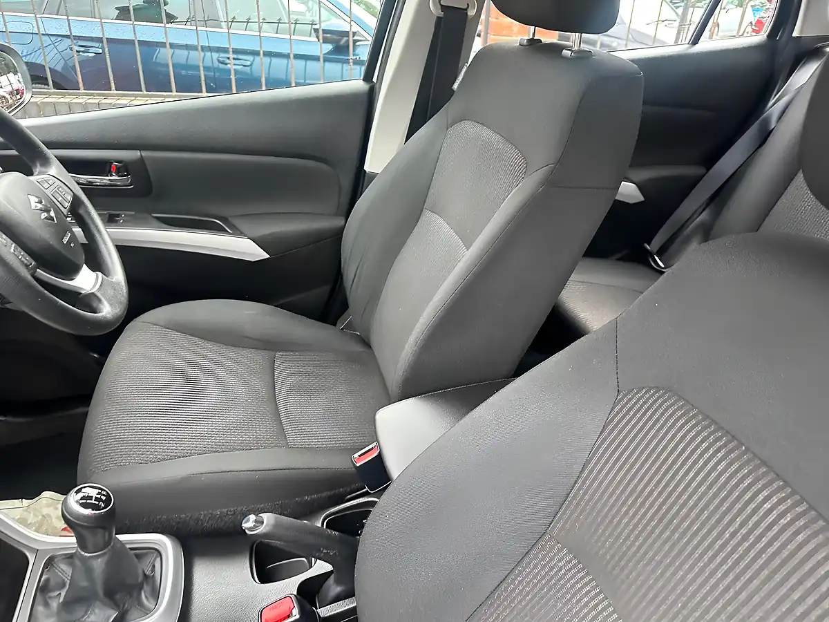 Used 2019 Suzuki SX4 S-Cross SZ4 White - Interior and Exterior details 18