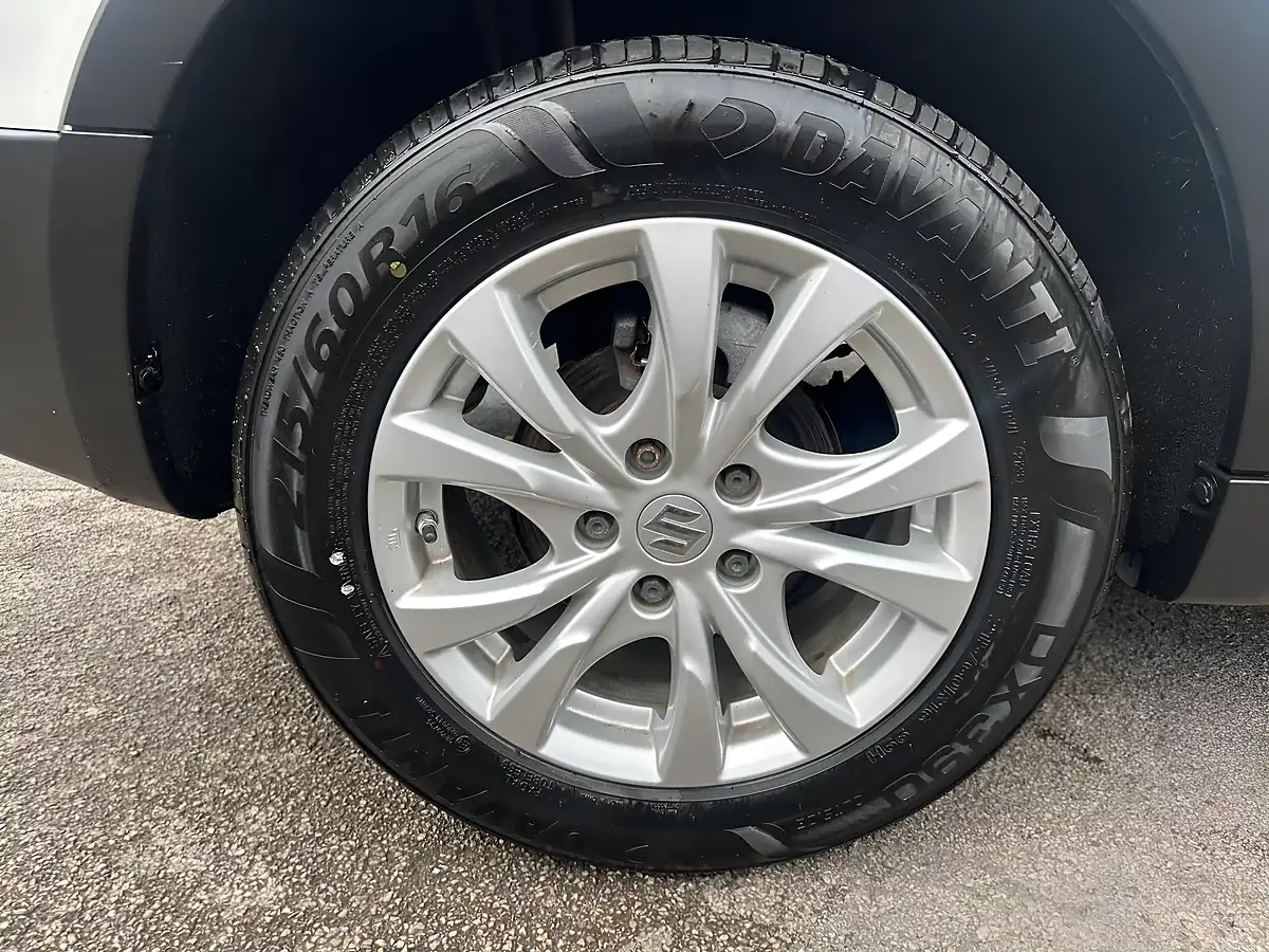 Used 2019 Suzuki SX4 S-Cross SZ4 White - Interior and Exterior details 19