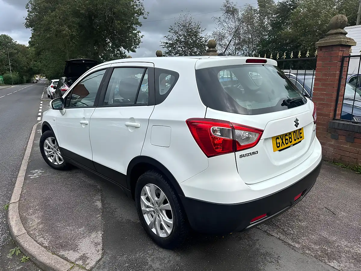 Used 2019 Suzuki SX4 S-Cross SZ4 White - Interior and Exterior details 4
