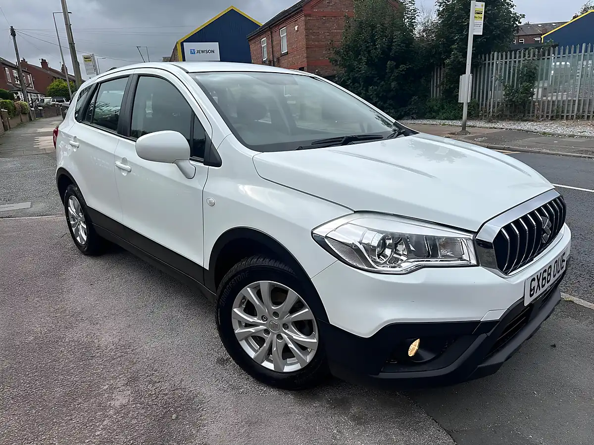 Used 2019 Suzuki SX4 S-Cross SZ4 White - Interior and Exterior details 5