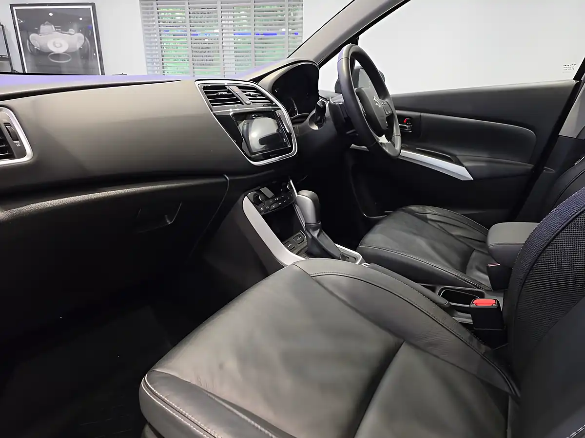 Used 2019 Suzuki Sx4 S-Cross SZ5 White - Interior and Exterior details 16