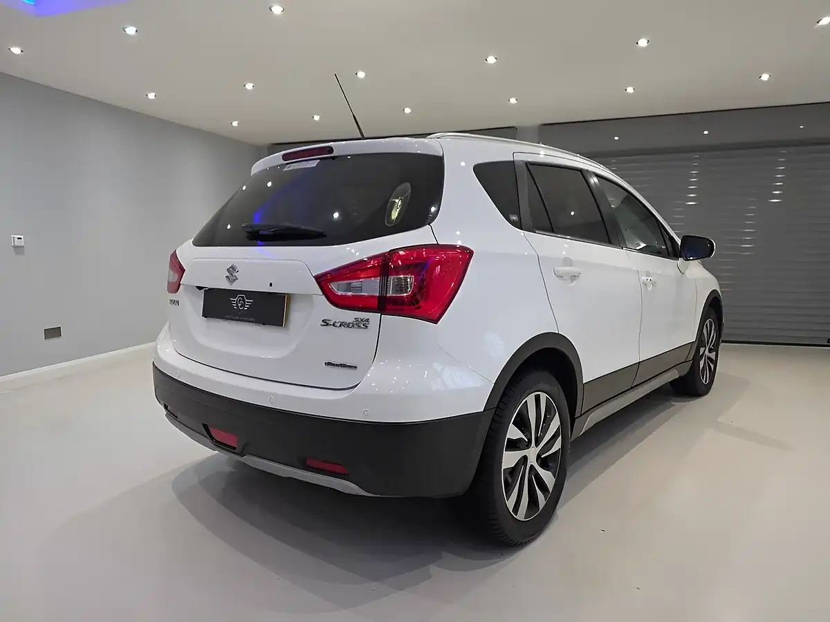 Used 2019 Suzuki Sx4 S-Cross SZ5 White - Interior and Exterior details 5