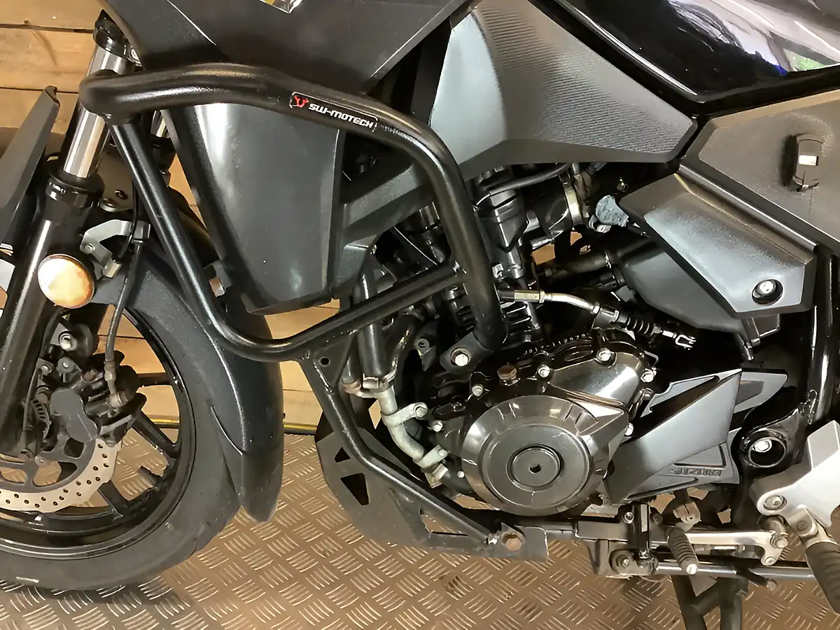 Used 2019 Suzuki V-Strom Black - Interior and Exterior details 17