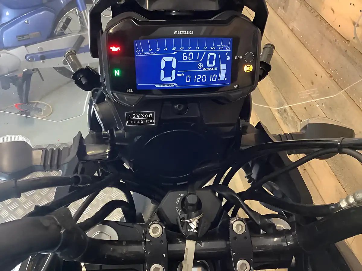 Used 2019 Suzuki V-Strom Black - Interior and Exterior details 7