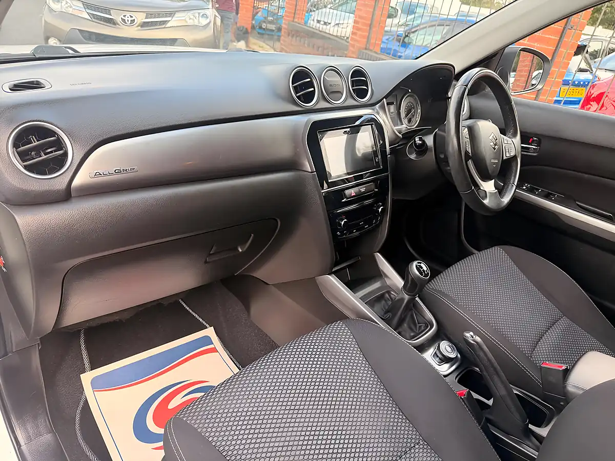 Used 2019 Suzuki Vitara Sz-T Allgrip White - Interior and Exterior details 11