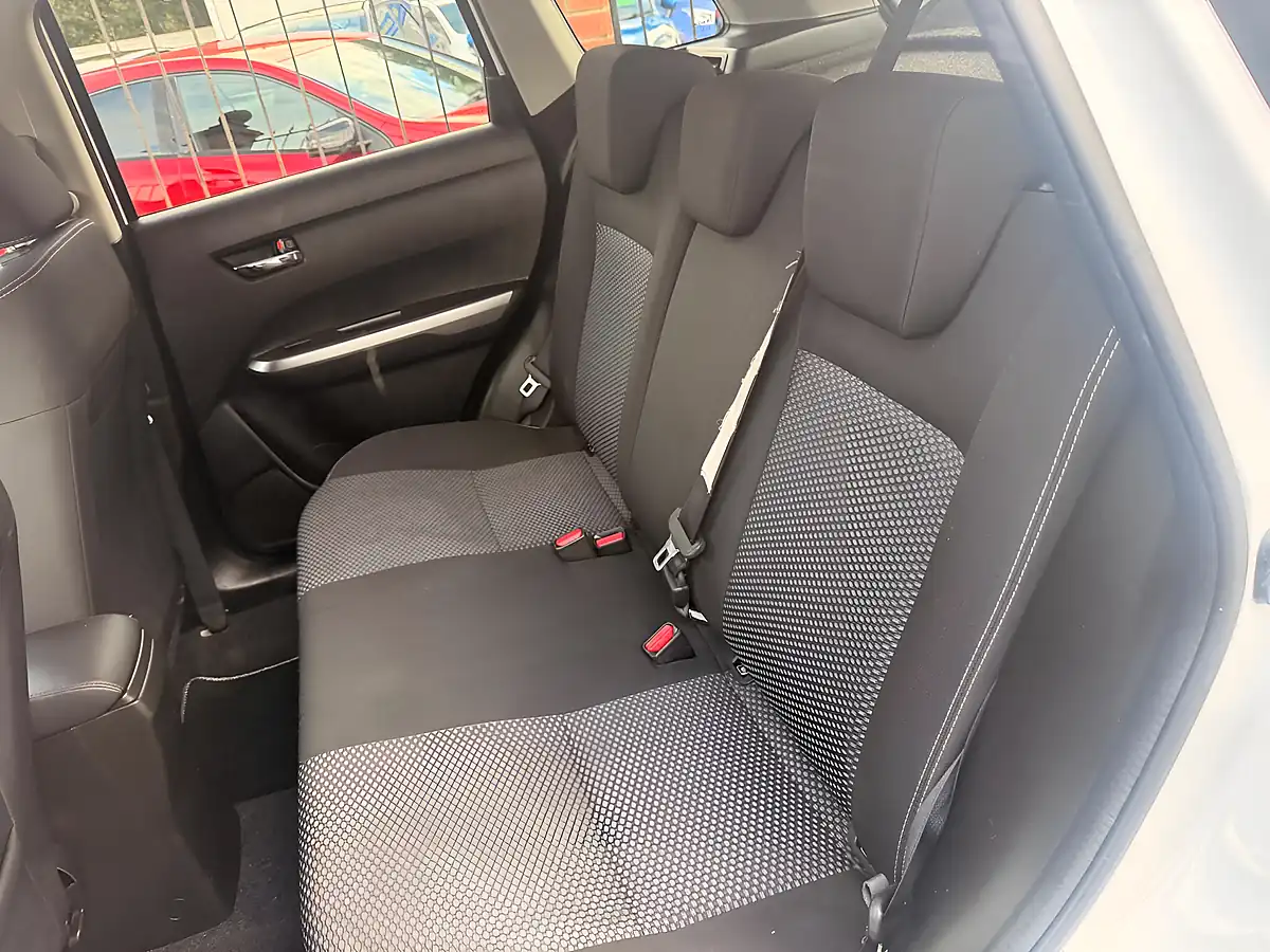 Used 2019 Suzuki Vitara Sz-T Allgrip White - Interior and Exterior details 13