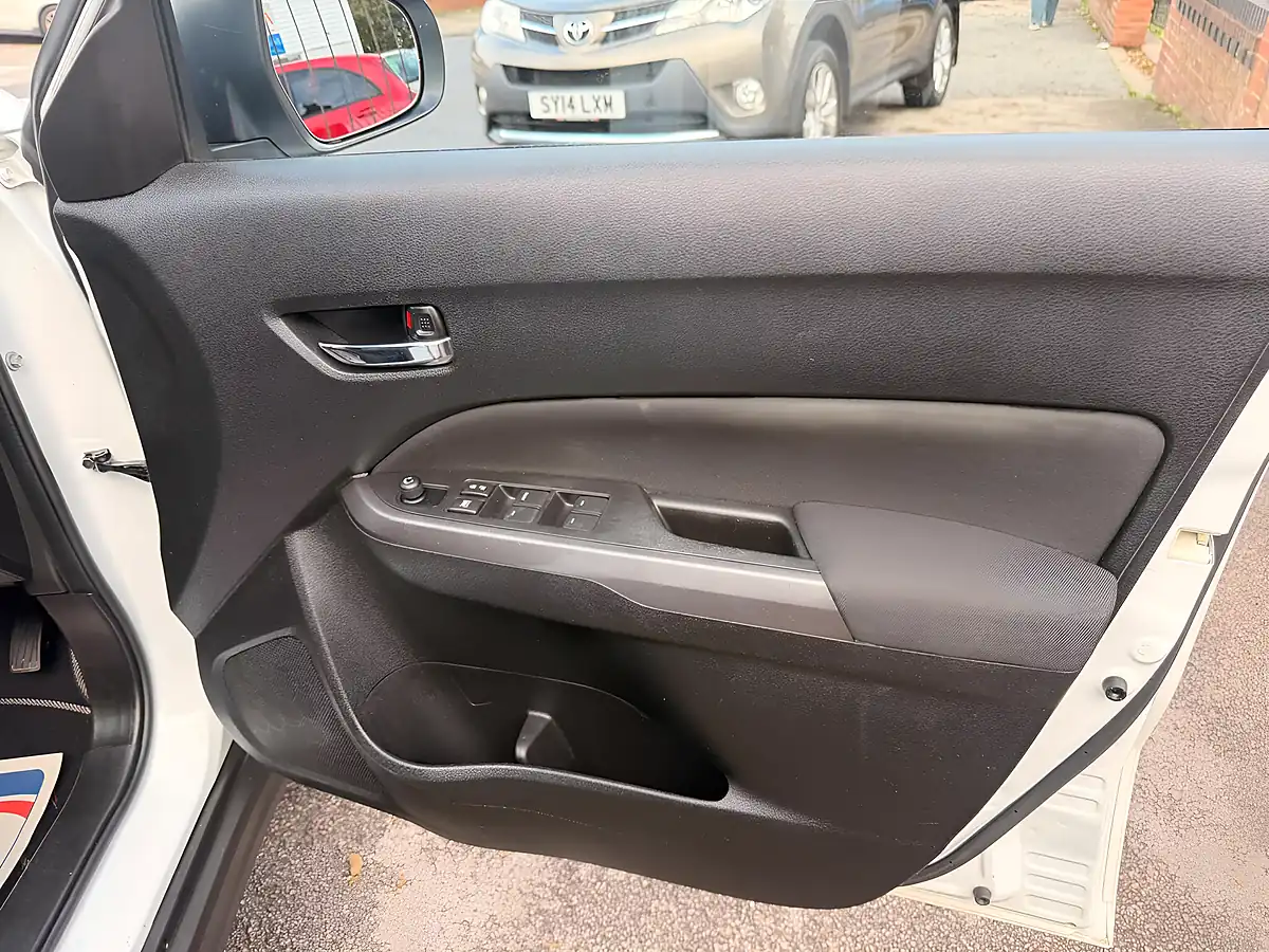Used 2019 Suzuki Vitara Sz-T Allgrip White - Interior and Exterior details 15