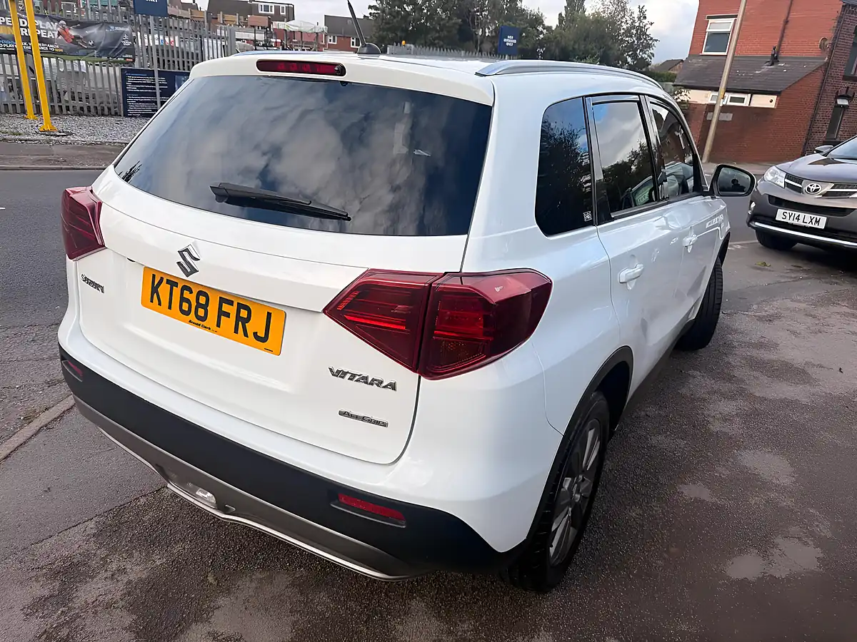 Used 2019 Suzuki Vitara Sz-T Allgrip White - Interior and Exterior details 4