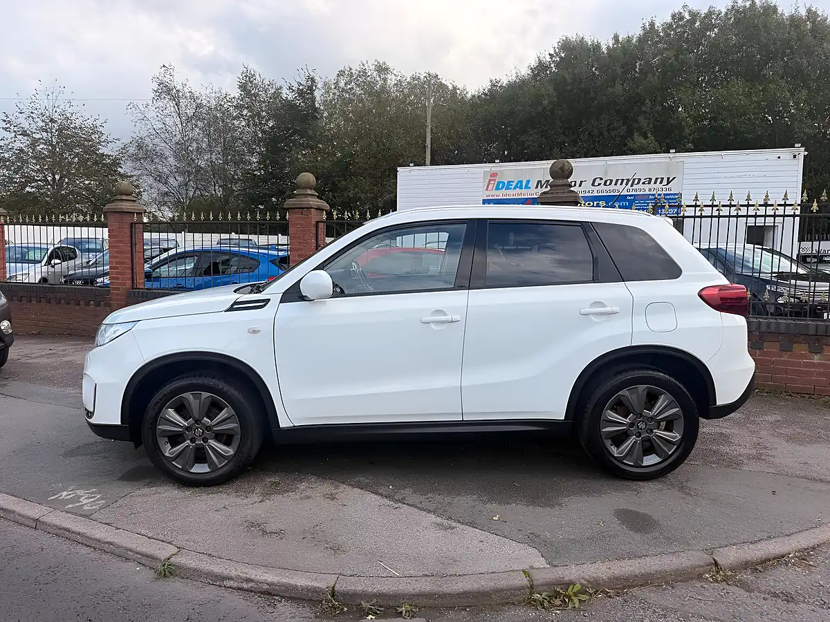 Used 2019 Suzuki Vitara Sz-T Allgrip White - Interior and Exterior details 9