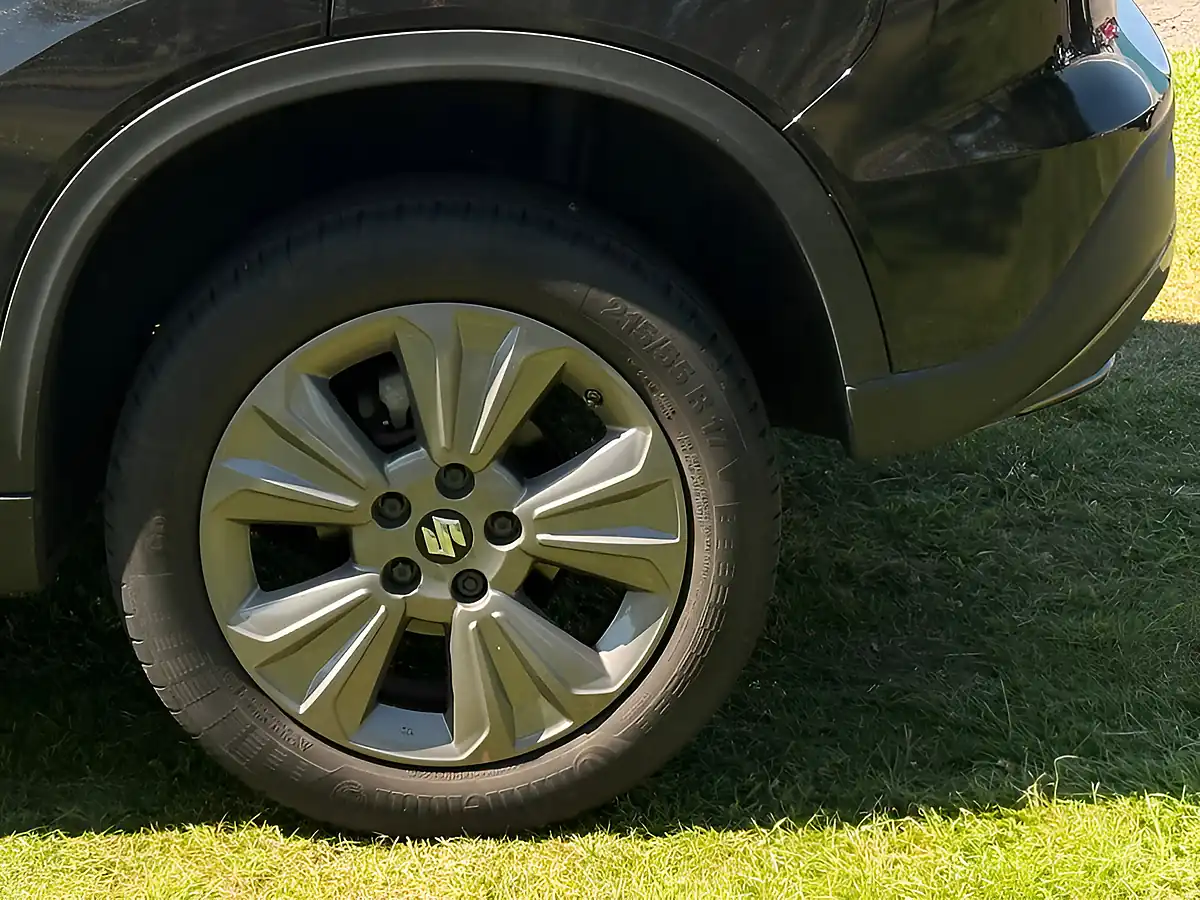 Used 2019 Suzuki Vitara Sz-T Black - Interior and Exterior details 11