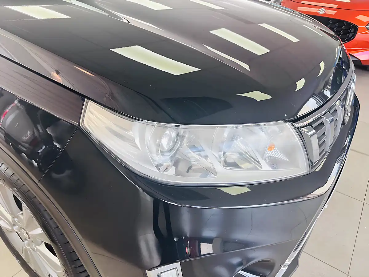 Used 2019 Suzuki Vitara Sz-T Black - Interior and Exterior details 8