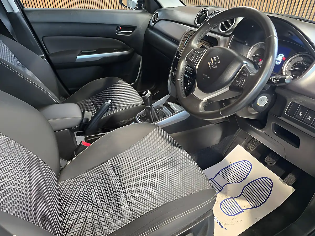 Used 2019 Suzuki Vitara Sz-T Black - Interior and Exterior details 12