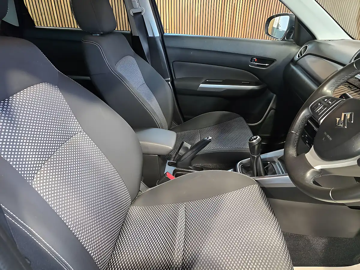 Used 2019 Suzuki Vitara Sz-T Black - Interior and Exterior details 13