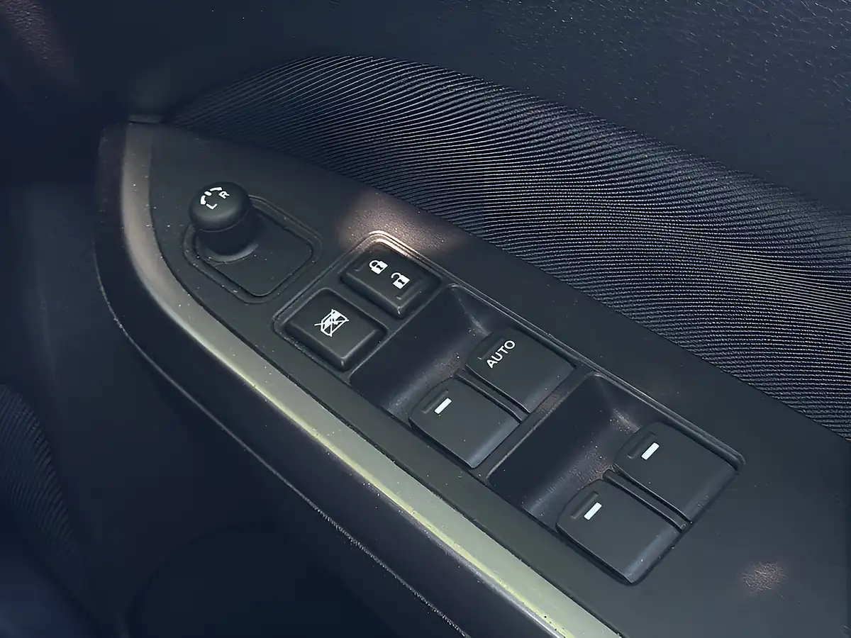 Used 2019 Suzuki Vitara Sz-T Blue - Interior and Exterior details 17