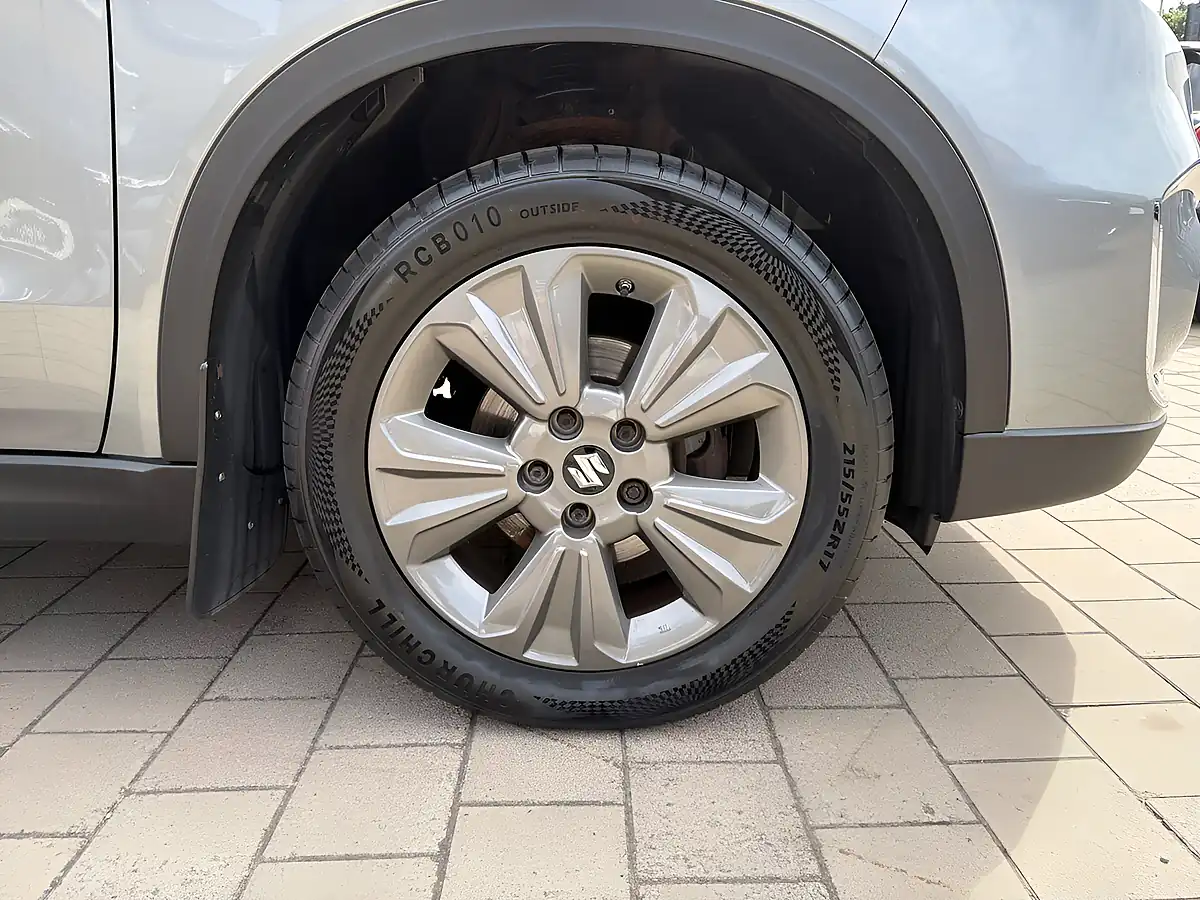 Used 2019 Suzuki Vitara Sz-T Grey - Interior and Exterior details 6