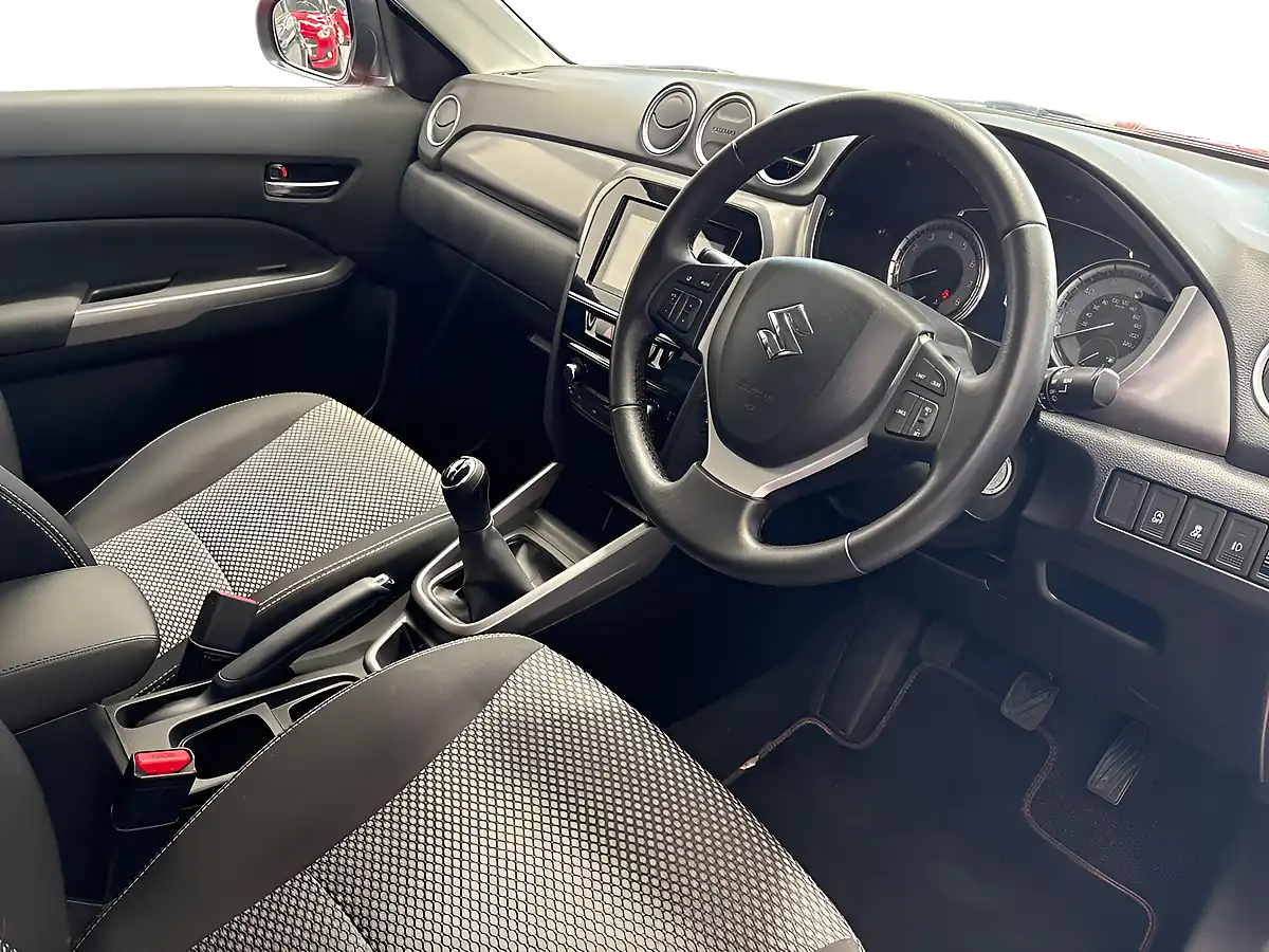 Used 2019 Suzuki Vitara Sz-T Red - Interior and Exterior details 8