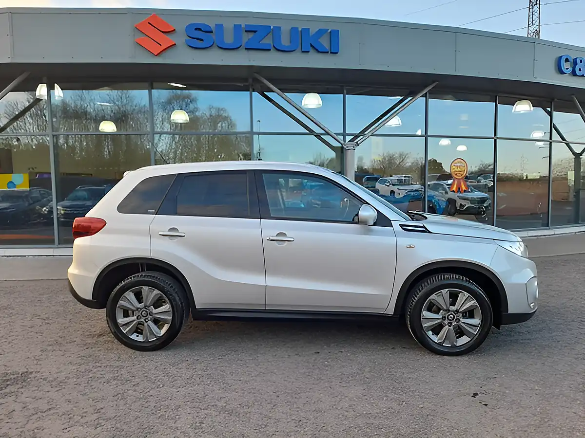 Used 2019 Suzuki Vitara Sz-T Silver - Interior and Exterior details 11