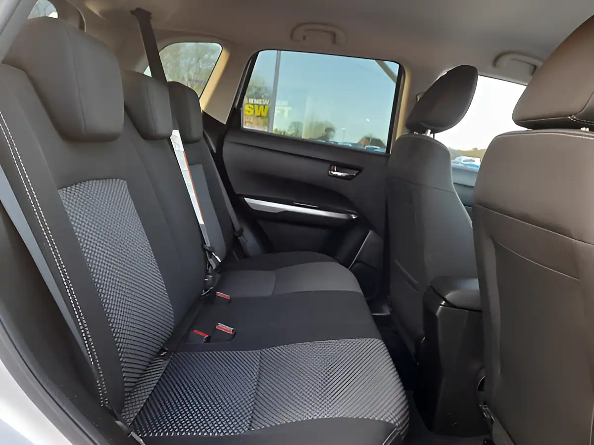 Used 2019 Suzuki Vitara Sz-T Silver - Interior and Exterior details 13