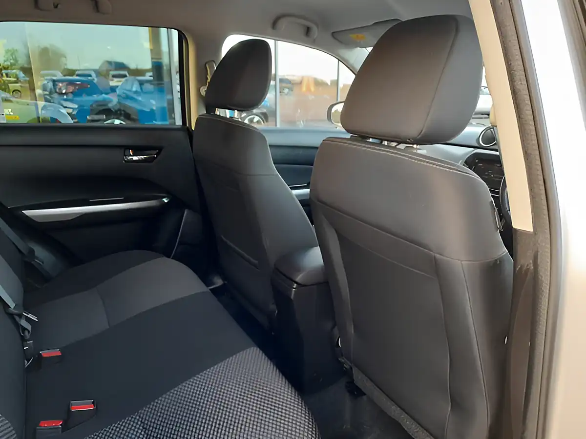 Used 2019 Suzuki Vitara Sz-T Silver - Interior and Exterior details 14