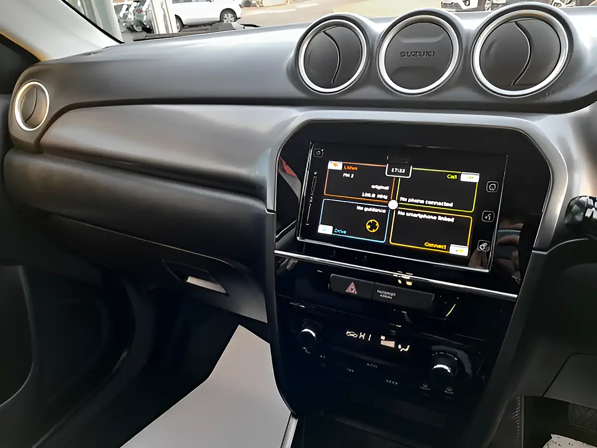 Used 2019 Suzuki Vitara Sz-T Silver - Interior and Exterior details 18