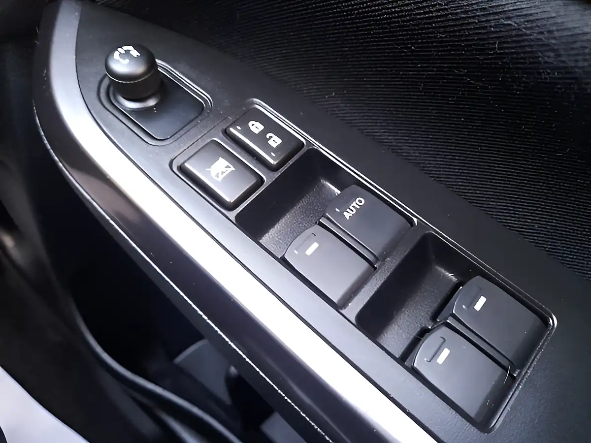 Used 2019 Suzuki Vitara Sz-T Silver - Interior and Exterior details 19