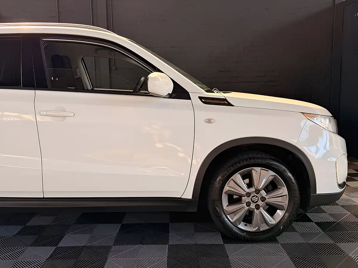 Used 2019 Suzuki Vitara Sz-T White - Interior and Exterior details 14