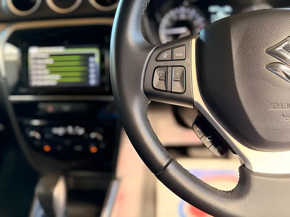 Used 2019 Suzuki Vitara Sz-T White - Interior and Exterior details 7