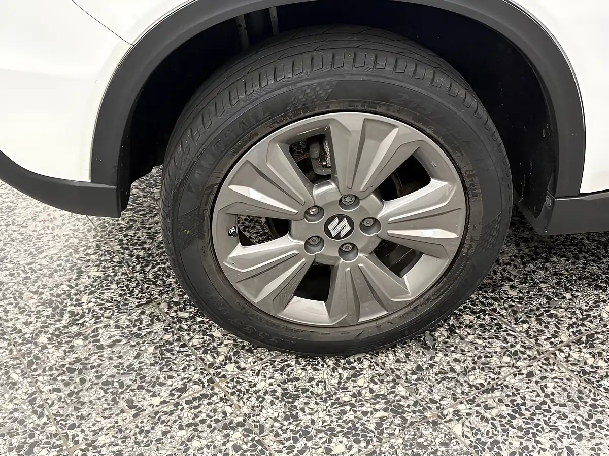 Used 2019 Suzuki Vitara Sz-T White - Interior and Exterior details 16