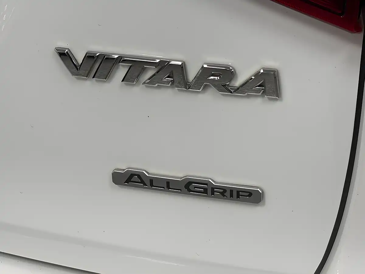 Used 2019 Suzuki Vitara Sz-T White - Interior and Exterior details 17