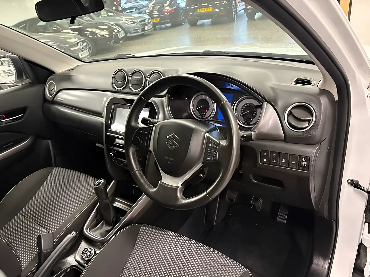 Used 2019 Suzuki Vitara Sz-T White - Interior and Exterior details 2