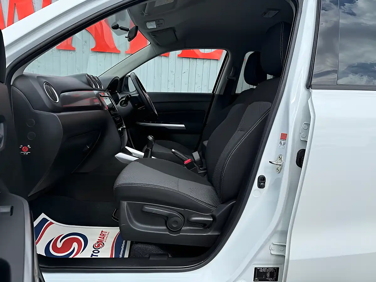 Used 2019 Suzuki Vitara Sz-T White - Interior and Exterior details 12