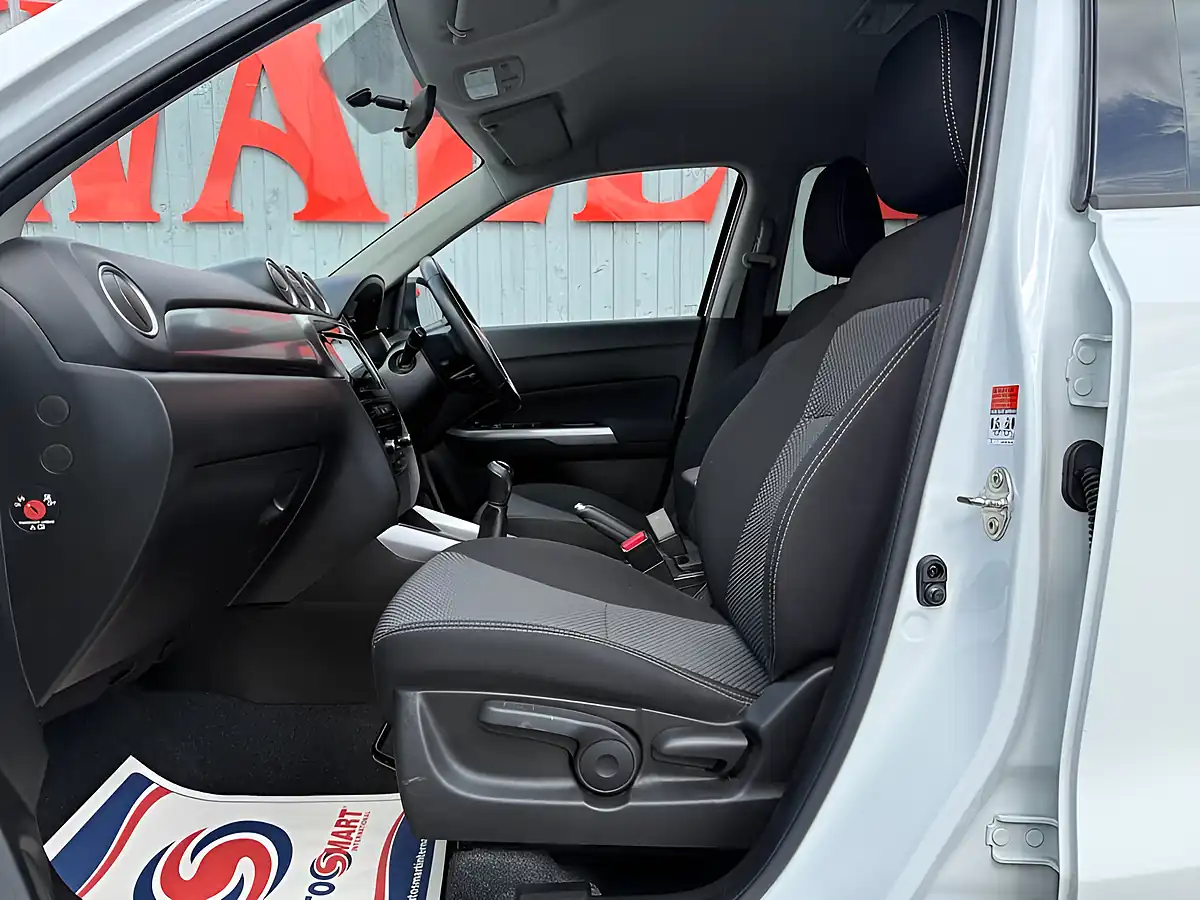 Used 2019 Suzuki Vitara Sz-T White - Interior and Exterior details 13
